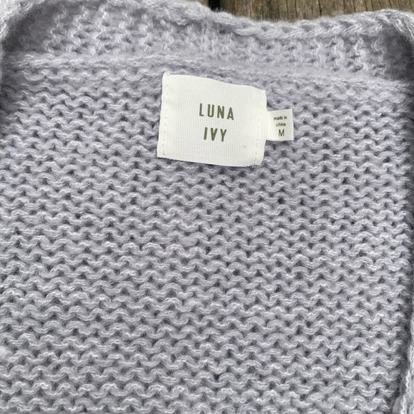 🆕 Luna Ivy Cherry Chunky Sweater in Size Medium - Picture 3 of 5